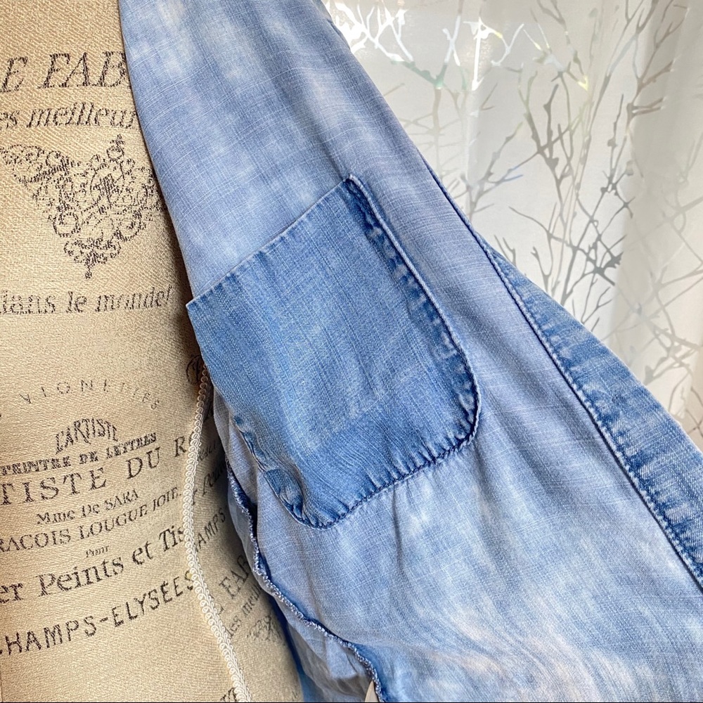Cloth + Stone tie dye blue chambray collared button down top shirt 1/2 sleeves - Picture 3 of 10